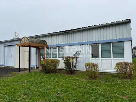a vendre à la fleche  local de plus de 400 m2