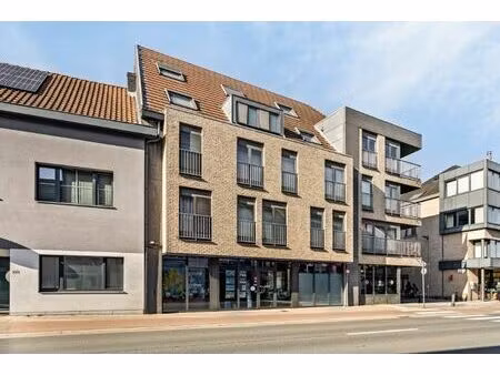 centraal gelegen met uitstekende zichtbaarheid