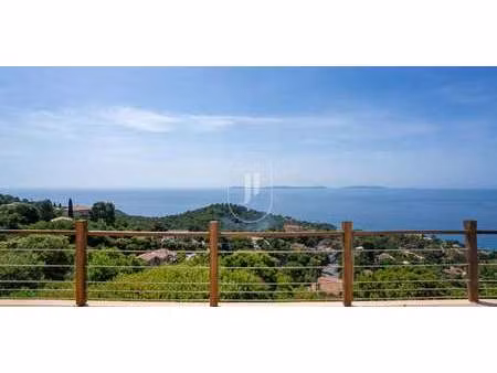 appartement avec terrasse et piscine rayol-canadel-sur-mer (83)