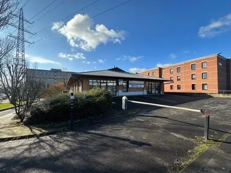 immeuble mixte (bureaux-labos) de 1000m²