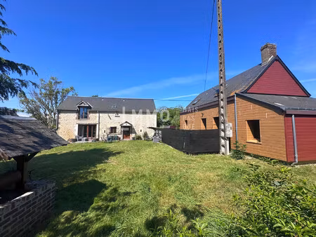 ensemble de deux maison en campagne