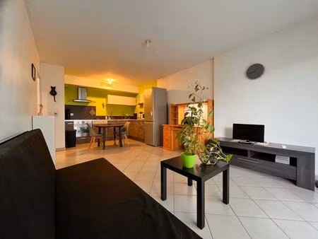 location appartement 2 pièces 44 m² à vaulx-en-velin (69120)