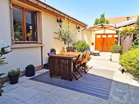 stains (93240) - votre nouveau chapitre commence ici ! maison 5 pièces au charme unique  p