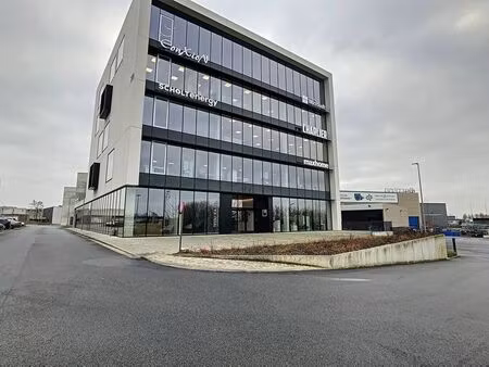places de parking à louer dans le parc d'affaires flanders-f