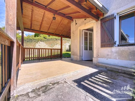 maison de village à vaufrey grand séjour  terrasse et natu