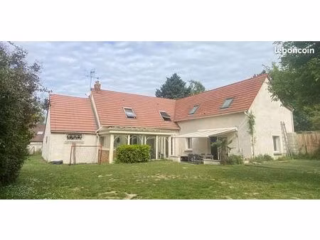 maison . 9 pièces . 189 m²
