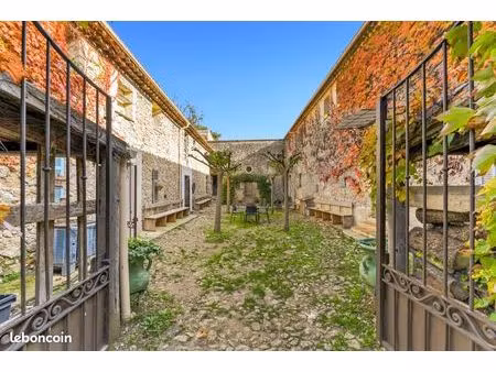 propriété 9 pièces 678 m²