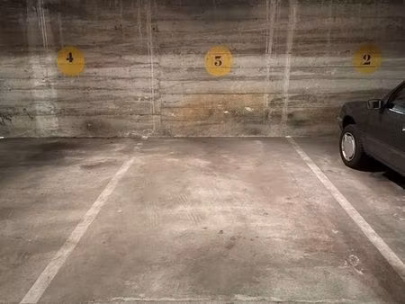 parking/box 13 m² courbevoie