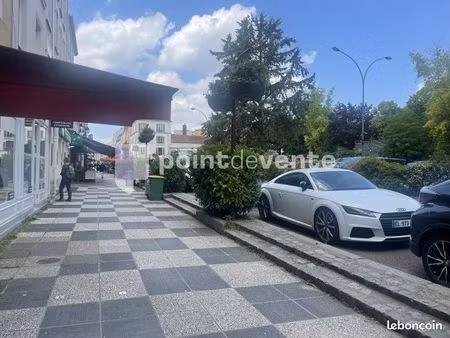 commerce habillement/textile 55 m²