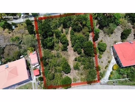 terrain 1 168 m² terre de bas