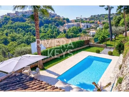 gattières : splendide villa de 4 chambres avec piscine  jardin paysager et vue dégagée