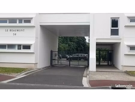 vends place de parking centre le bouscat