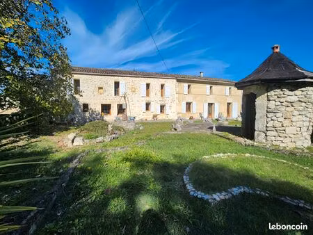 maison 5 pièces 196 m²