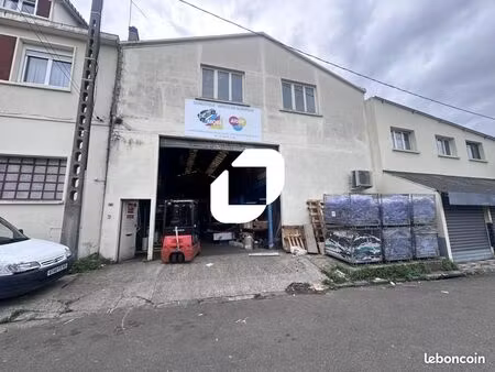 local d'activité 1 000 m²