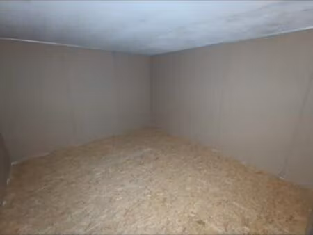 location box garde-meuble espace stockage privé self entrepôt hangar garage débarras démén