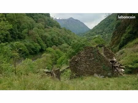 pays toy a renover grange 4 murs en ardoises avec sa cabane de berger