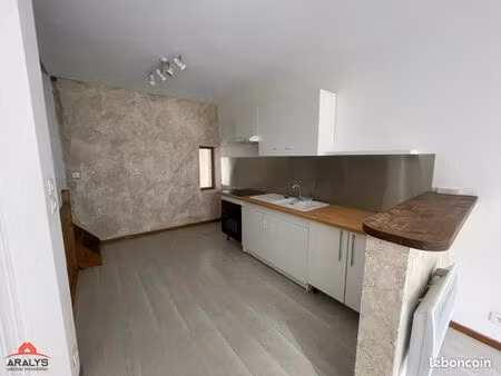 immeuble 160 m² saint martin d estreaux