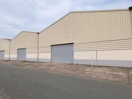 local industriel 1 050 m²