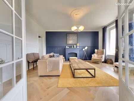 maison 7 pièces 239 m²