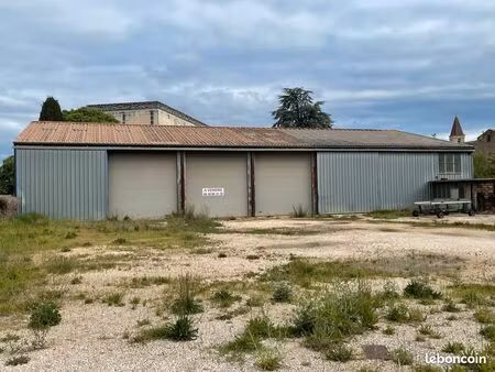 hangar / terrain à bâtir de 1858 m2