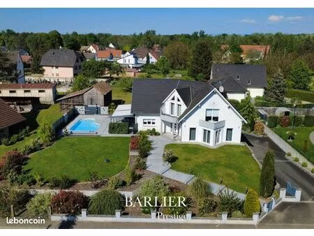 villa 7 pièces 243 m²