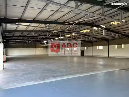 local d'activite 1950 m² saint gilles