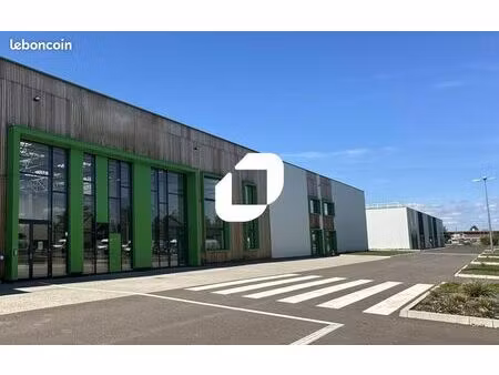 local d'activité 903 m²