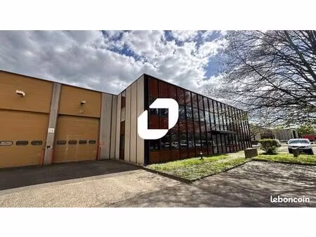 local d'activité 672 m²