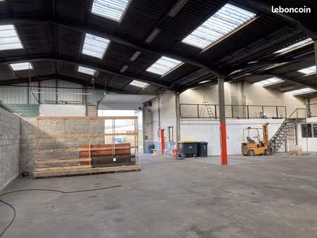 local d'activité 938 m²