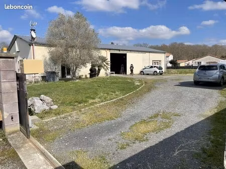 local 330m2 avec bureau  mezzanine et appartement attenant