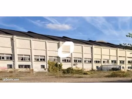 local d'activité 4 387 m²