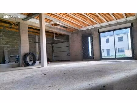 a vendre 1 maison he/ha 165000 euros (possibilité 2 maisons selon votre convenance)