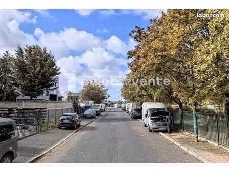 local commercial 1 390 m²