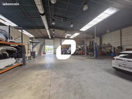 local d'activité 1 085 m²