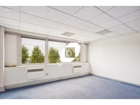 local bureaux 662 m²
