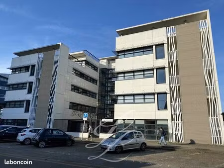 bureaux 3 077 m²