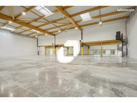 local d'activité 2 314 m²