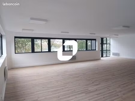 bureaux 185 m²