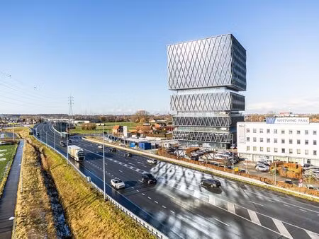 bureaux haut de gamme à louer dans la tour westwing à rumbeke à partir de € 2.995 (1004gaz