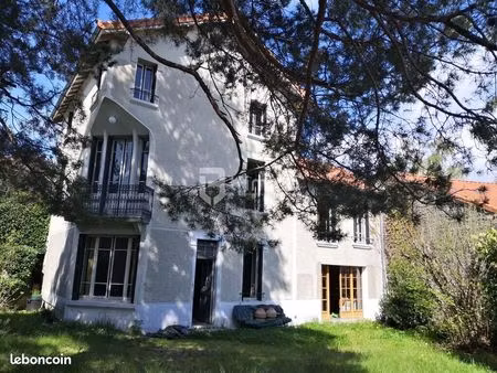 maison 10 pièces 198 m²