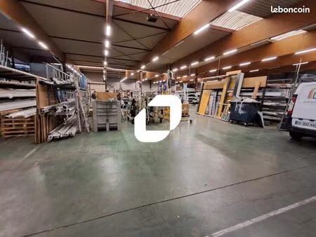 local d'activité 856 m²