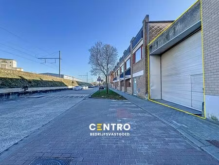 opslagplaats ( ± 2.000m²) met 7m vrije hoogte vlakbij de ...