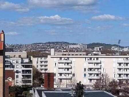 grand appartement 3/4 pieces avec balcon vue et parking privatif