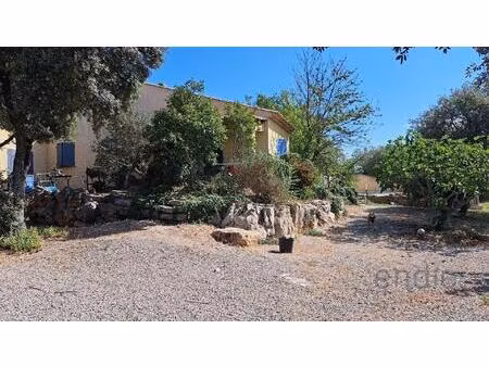 lorgues villa 3 chs 2 garage  piscine sur 1202 m² au calme