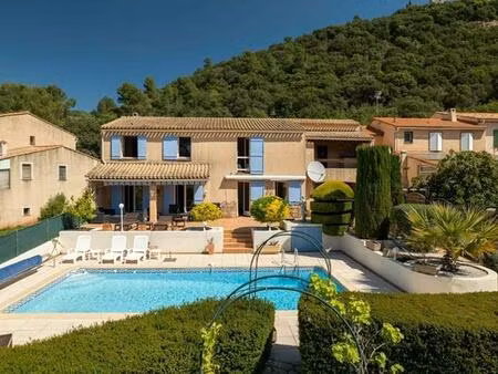 taradeau - provence - belle villa avec cinq chambres et grand espace extérieur avec...