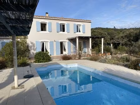 très belle villa avec jardin et piscine