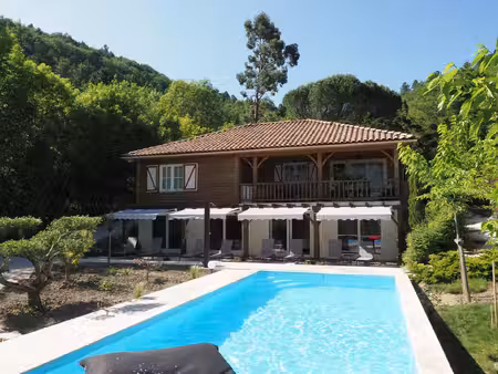 villa ossature bois - vue panoramique avec jardin piscine et spa