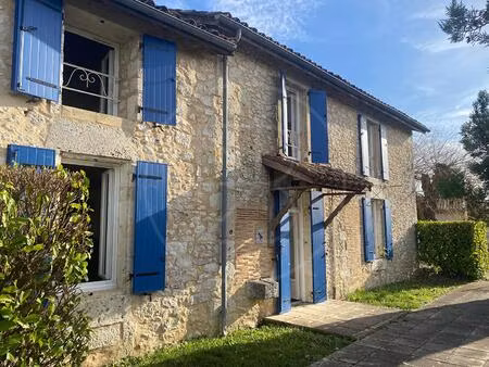 belle maison en pierre pleine de caractère