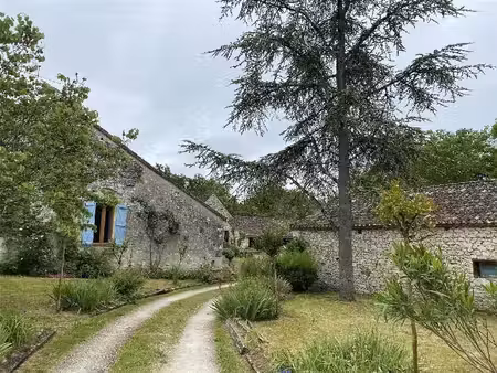 propriete découvrez cette charmante propriété en pierre située dans le pittoresque...