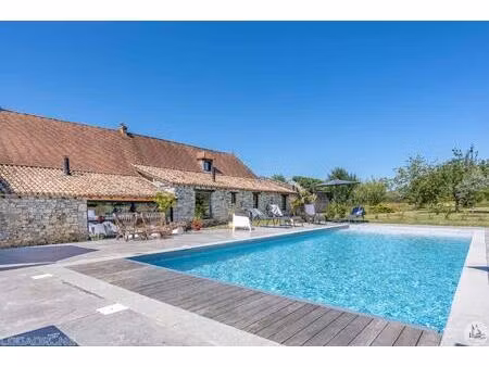 domaine proche issigeac et bergerac  4 chambres et 4 studios  grande grande et piscine